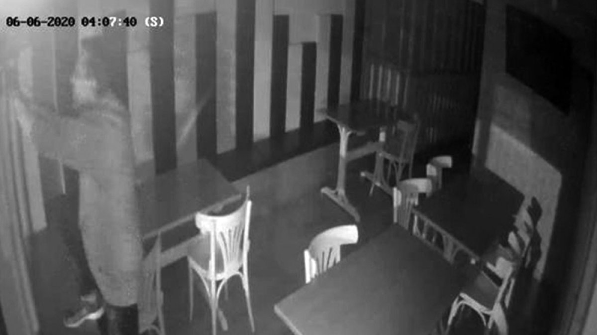 Imagen del ladrón captada por la cámara de seguridad. ECB