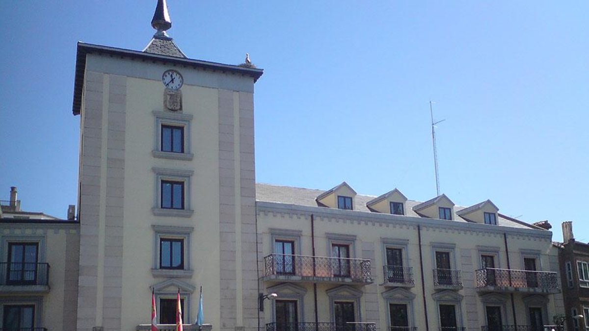 El Ayuntamiento de Aranda es testigo de la convulsión política actual.-L.V.