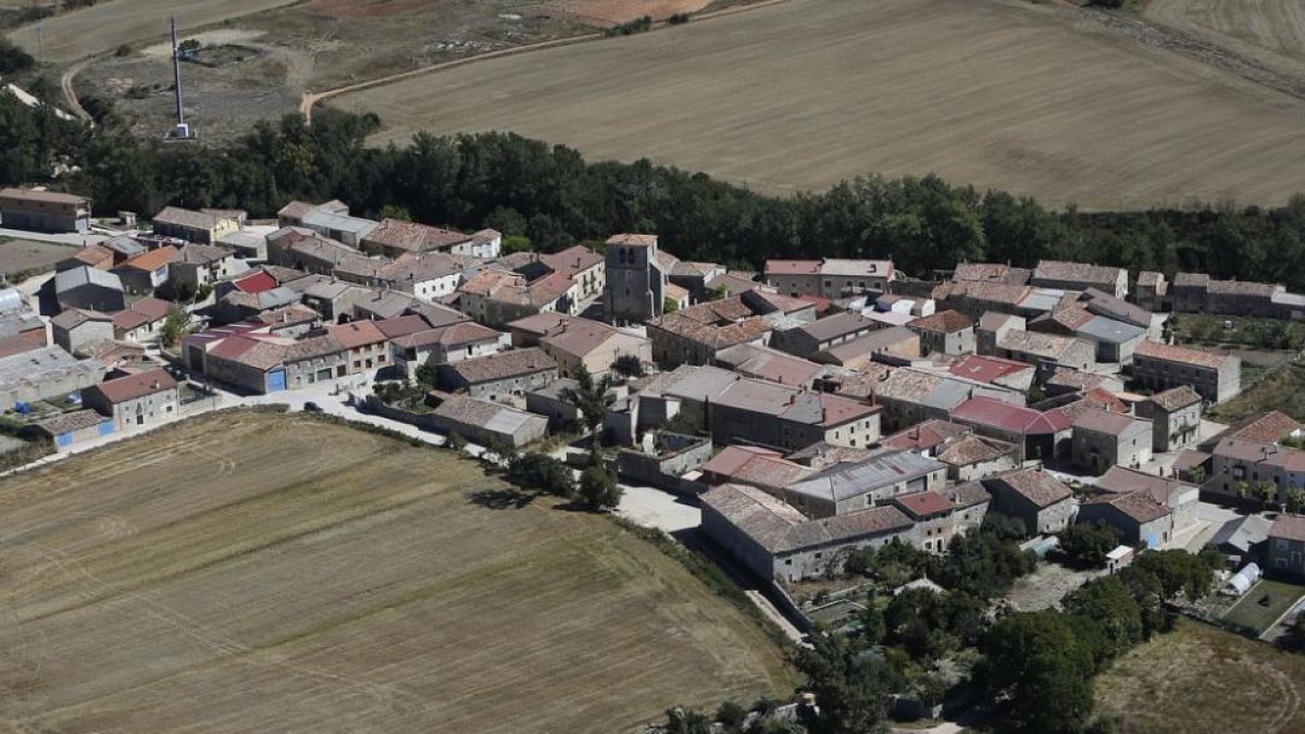 Las revisiones afectan a inmuebles rústicos y urbanos. En la imagen, vista aérea de Hontomín.-RAÚL G. OCHOA