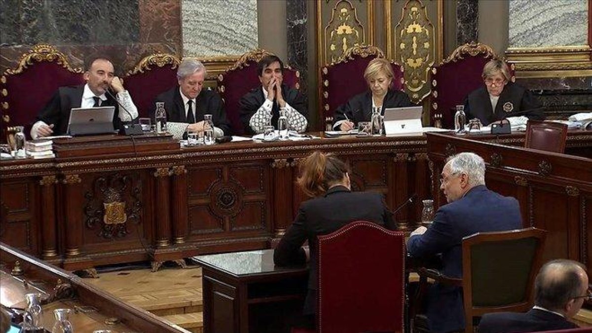 El juicio del procés, en la sesión del 29 de abril.-SEÑAL SUPREMO (EFE)