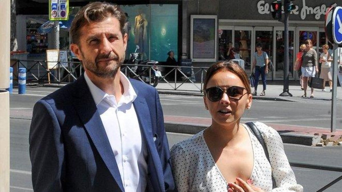 Chenoa y su novio, el urólogo Miguel Sanchez Encinas.-EUROPA PRESS