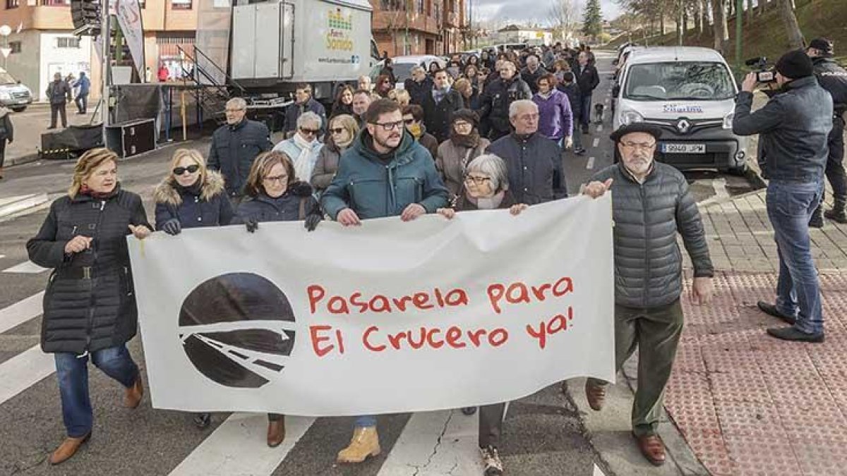 Un momento de la manifestación que arrancó tras la entrega de premios del Cross de El Crucero.-SANTI OTERO