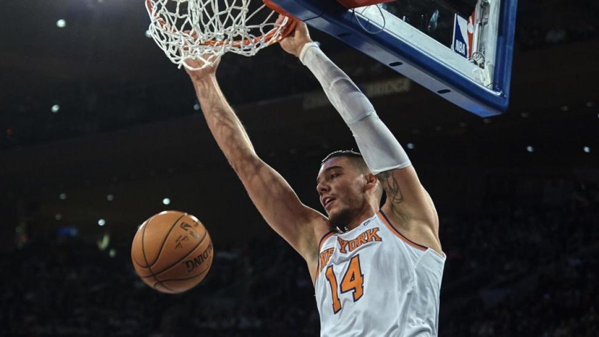 Willy Hernangómez, en una de sus últimas actuaciones en los Knicks.-EL PERIÓDICO