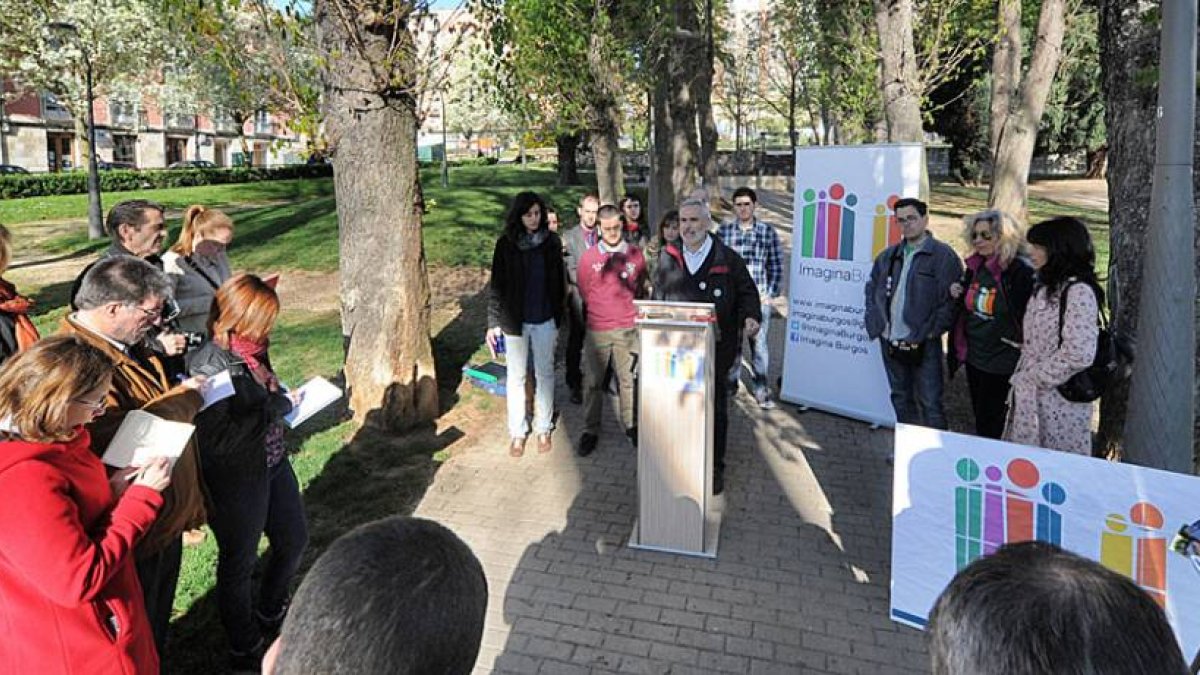La rueda de prensa se realizó ayer en el parque del Doctor Vara con los responsables de Imagina Burgos.-ISRAEL L. MURILLO