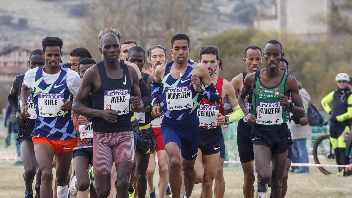 Rodrigue Kwizera (1º derecha) correrá el Cross de Atapuerca este domingo