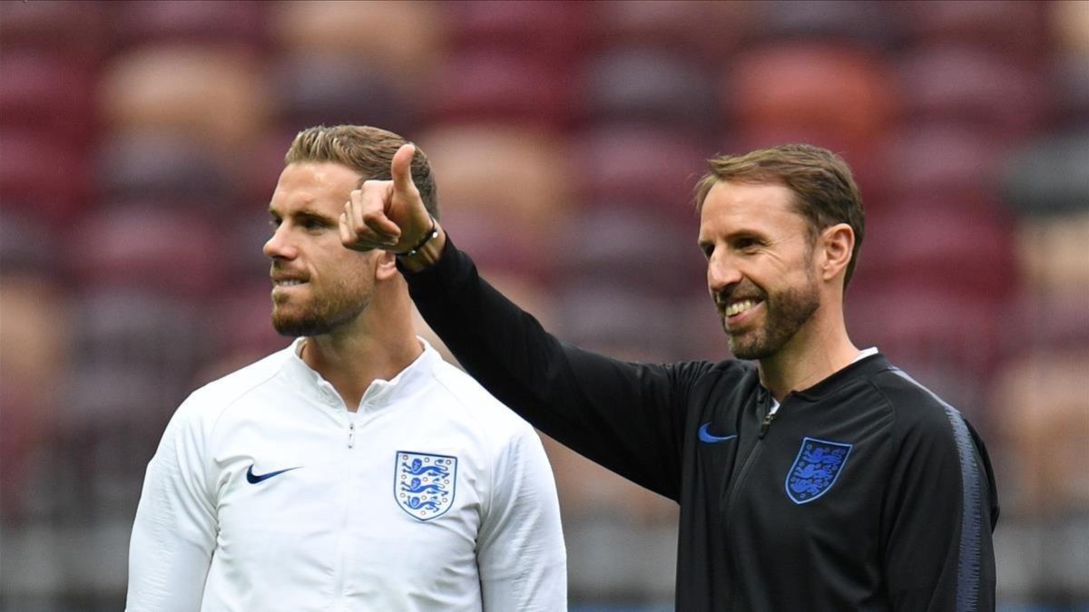 Henderson y Southgate, en el estadio Luzhniki de Moscú.-/ EFE / FACUNDO ARRIZABALAGA