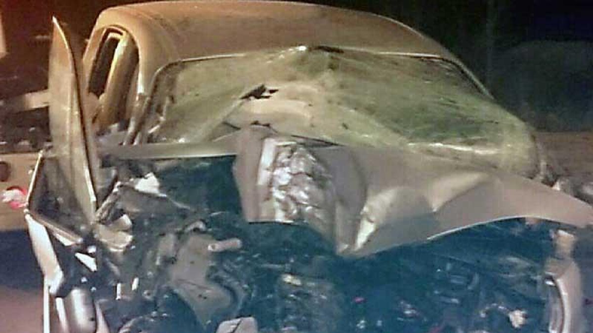 Turismo accidentado en el Bulevar.-POLICÍA LOCAL