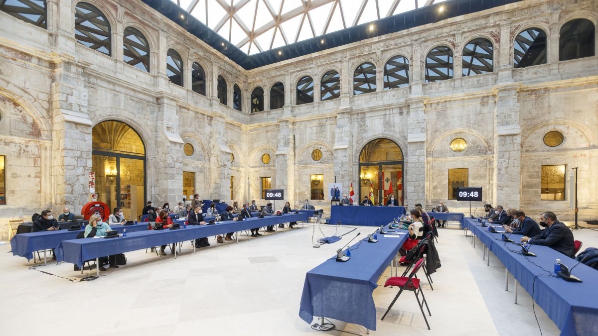 Vista general del Pleno extraordinario celebrado esta mañana. SANTI OTERO