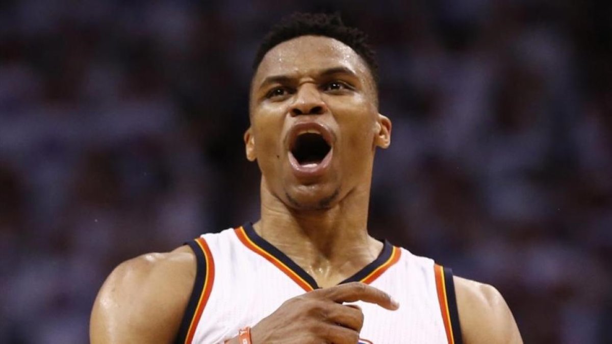 Westbrook guió a los Thunder a la victoria-LARRY W. SMITH / EFE
