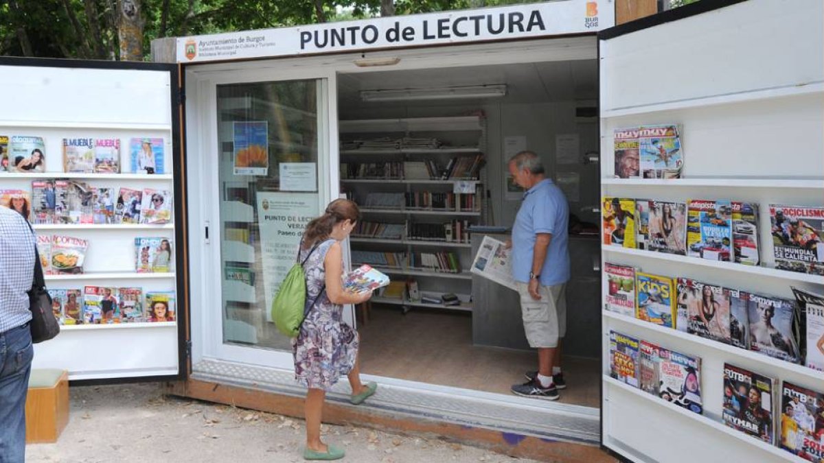 Imagen del punto de lectura del paseo de la Isla.-ISRAEL L. MURILLO