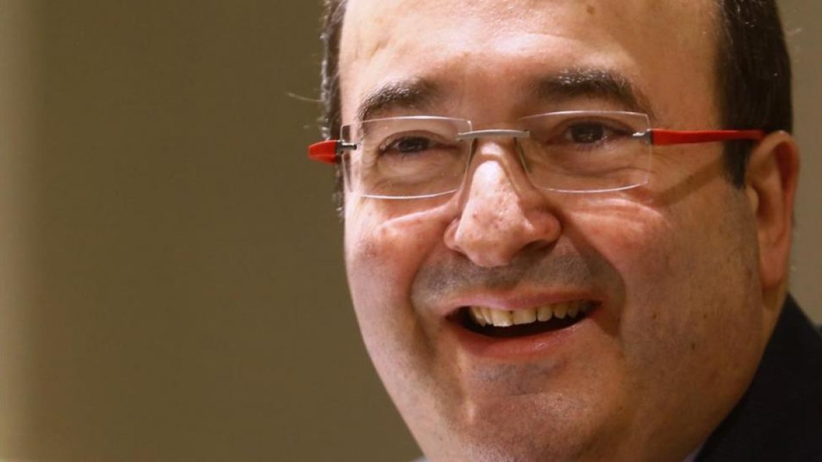 El primer secretario del PSC, Miquel Iceta, este lunes en un desayuno informativo en Madrid.-AGUSTÍN CATALÁN