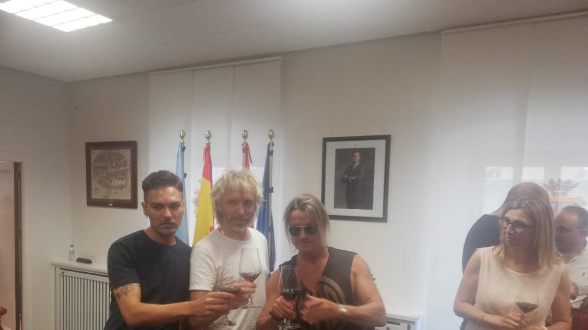 Alberto Jiménez, de Miss Cafeína, Shuarma, de Elefantes, Nacho Cano y la alcaldesa de Aranda, Raquel González.-ECB
