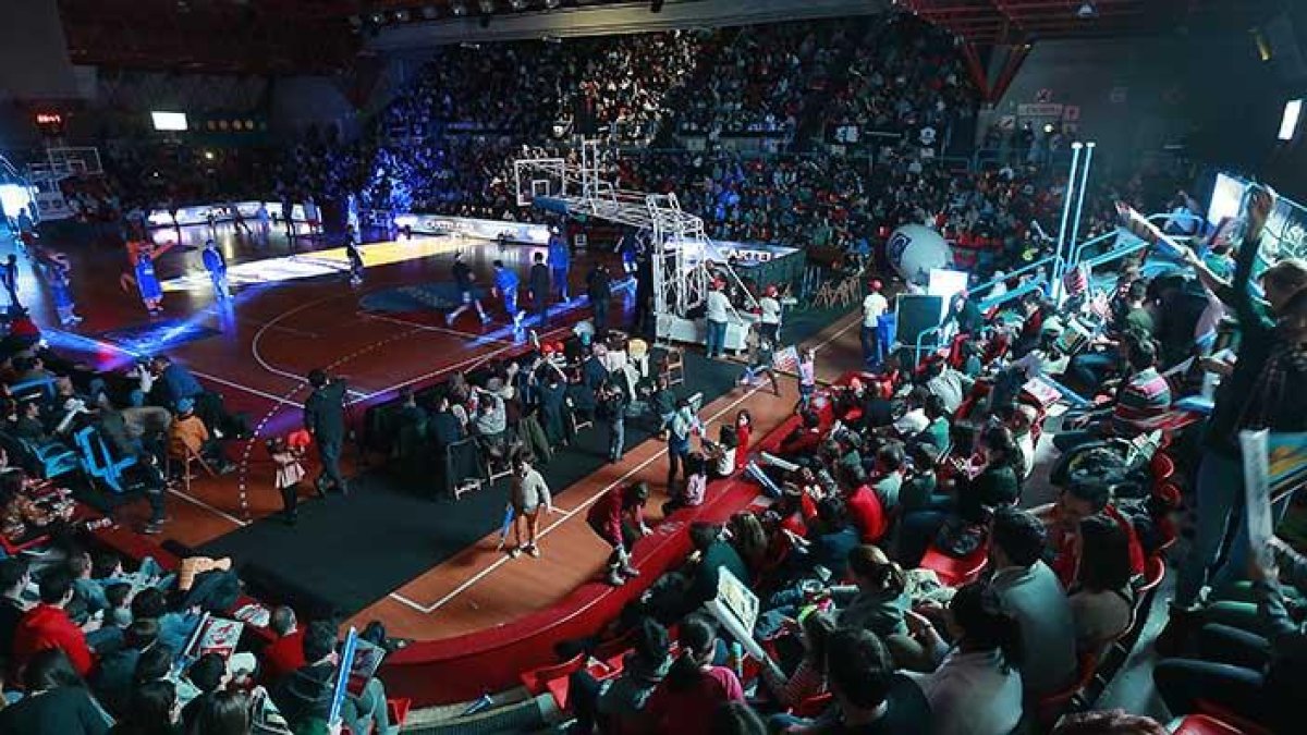 El Plantío volvió a registrar, por segundo año consecutivo, un lleno a rebosar para presenciar la IV edición del Basketball Christmas Edition-Raúl G. Ochoa