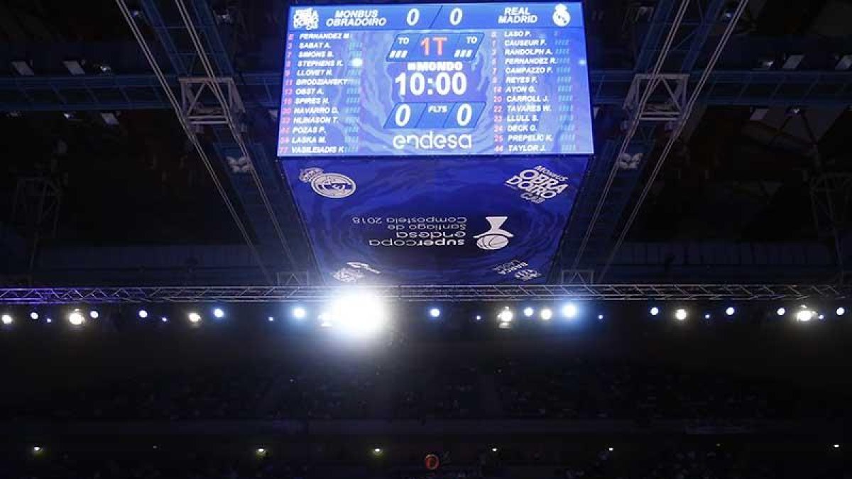 El Fontes do Sar estrenó el nuevo marcador de cuatro caras.-ACB PHOTO