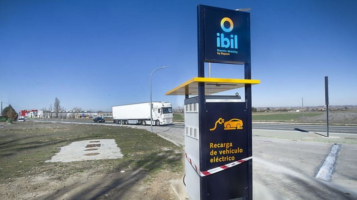 La 'electrolinera' es uno de los proyectos del Ayuntamiento de Belorado. ISRAEL L. MURILLO