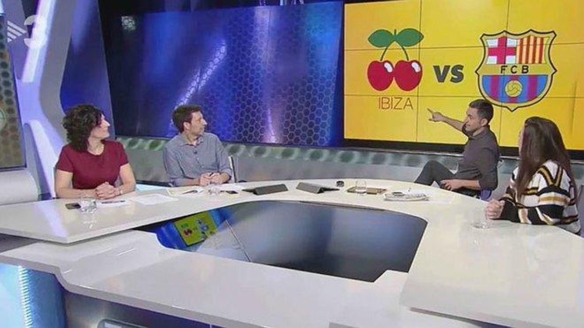 Imagen del programa ’Esport Club’ de TV-3, con el logo de la discoteca para hablar de la Unión Deportiva Ibiza, este martes.-