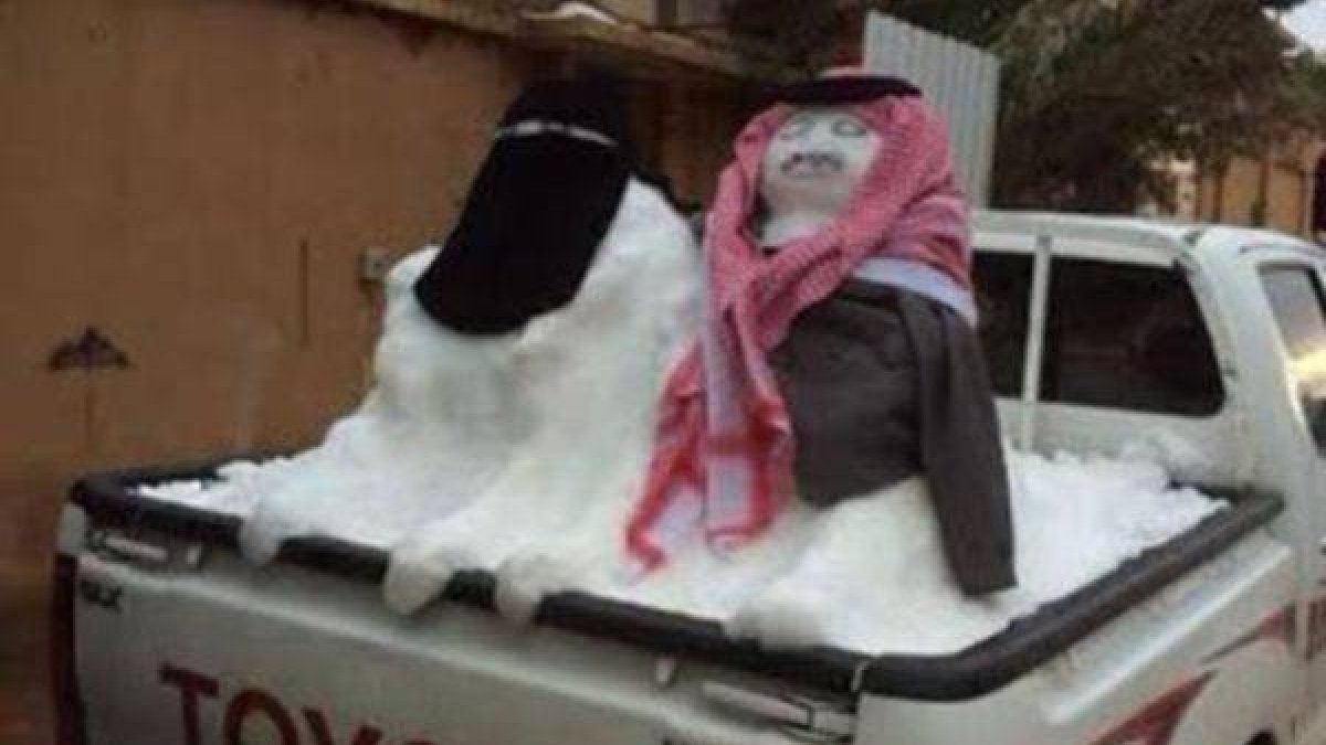Muñecos de nieve en Arabia Saudí.-