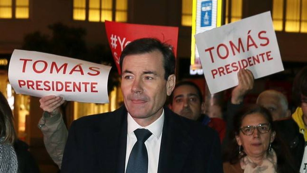 El exsecretario general del PSM, Tomás Gómez, en su llegada a una entrevista tras su destitución.-Foto: EFE / JUANJO MARTÍN