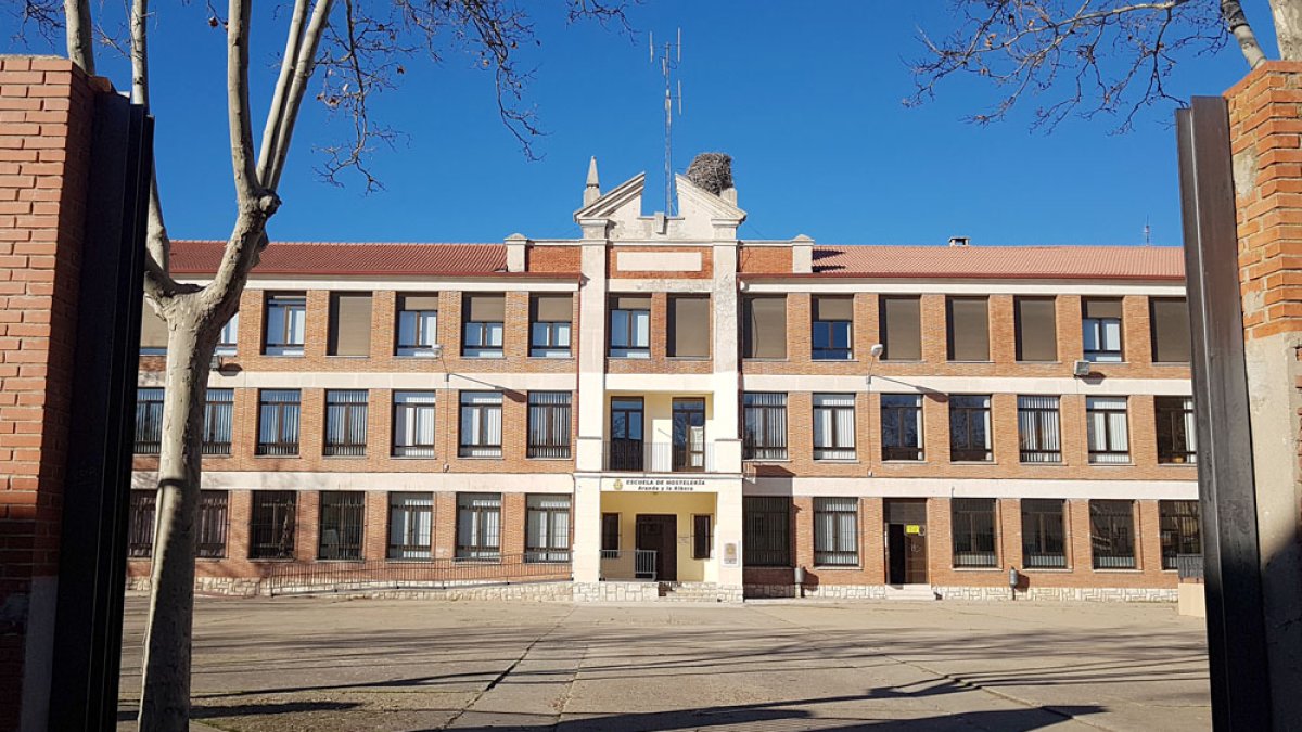 El proyecto incluirá la conversión en plaza del patio del centro Cívico Virgen Viñas. ECB