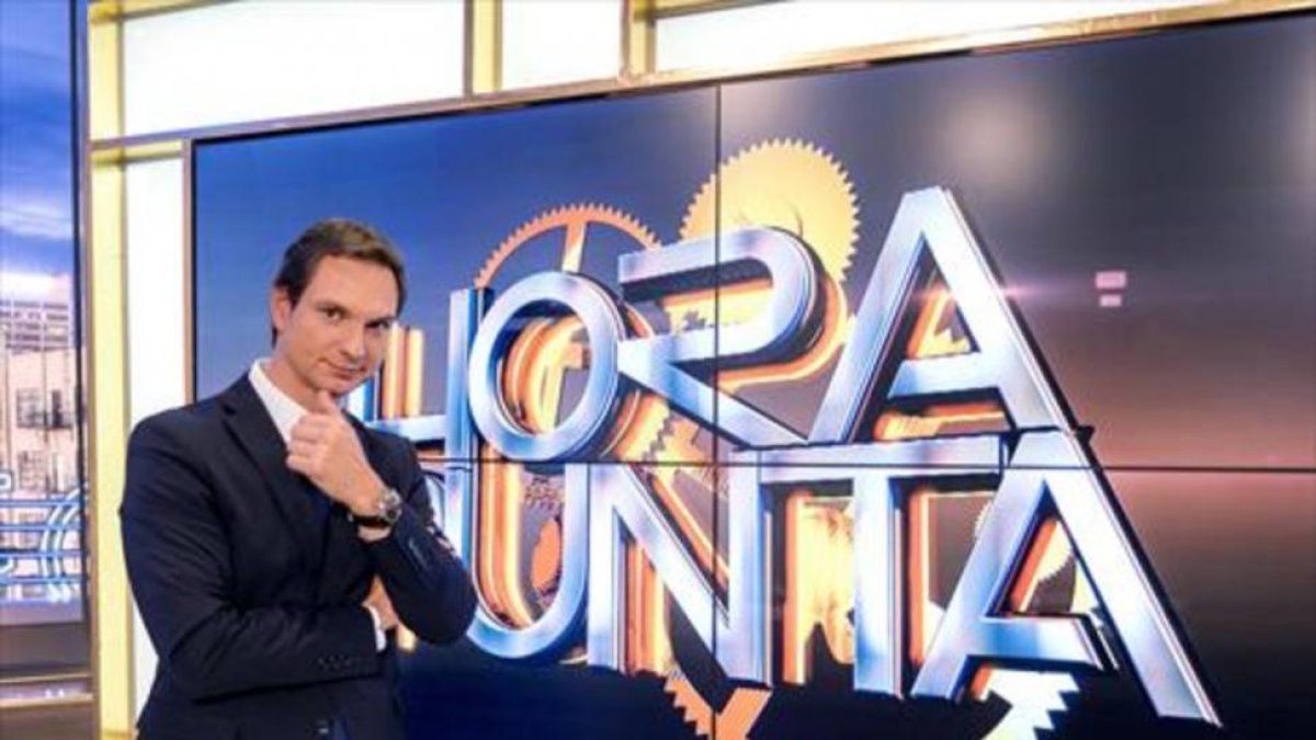 Javier Cárdenas, en el plató de 'Hora punta'.-