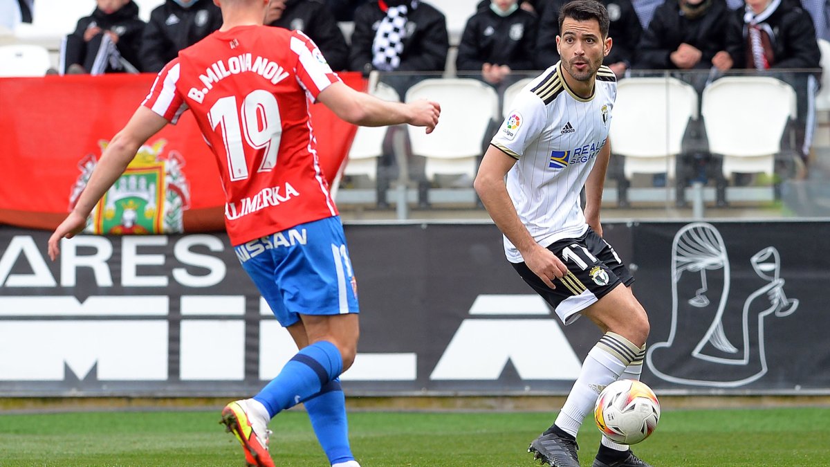 Andy busca una solución al ataque blanquinegro. SANTI OTERO