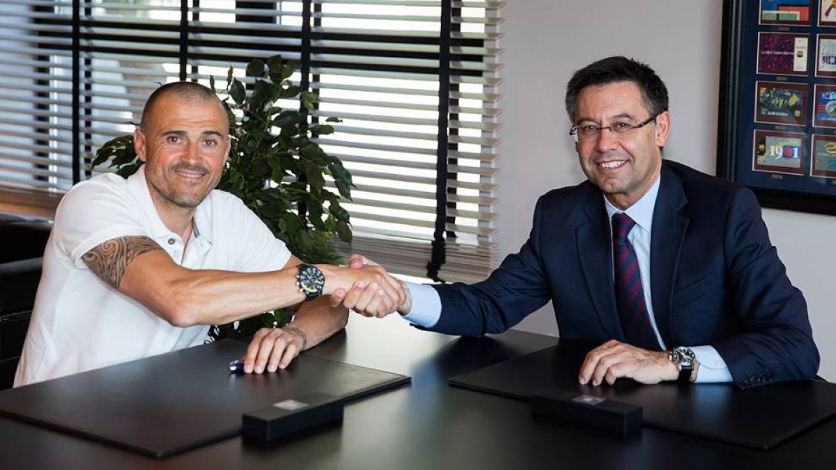 El técnico asturiano firma la renovación con el club azulgrana.-Foto: FC BARCELONA