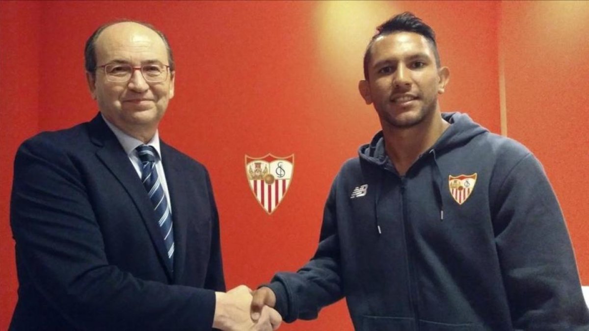 Walter Montoya en el día de su presentación como nuevo sevillista.-
