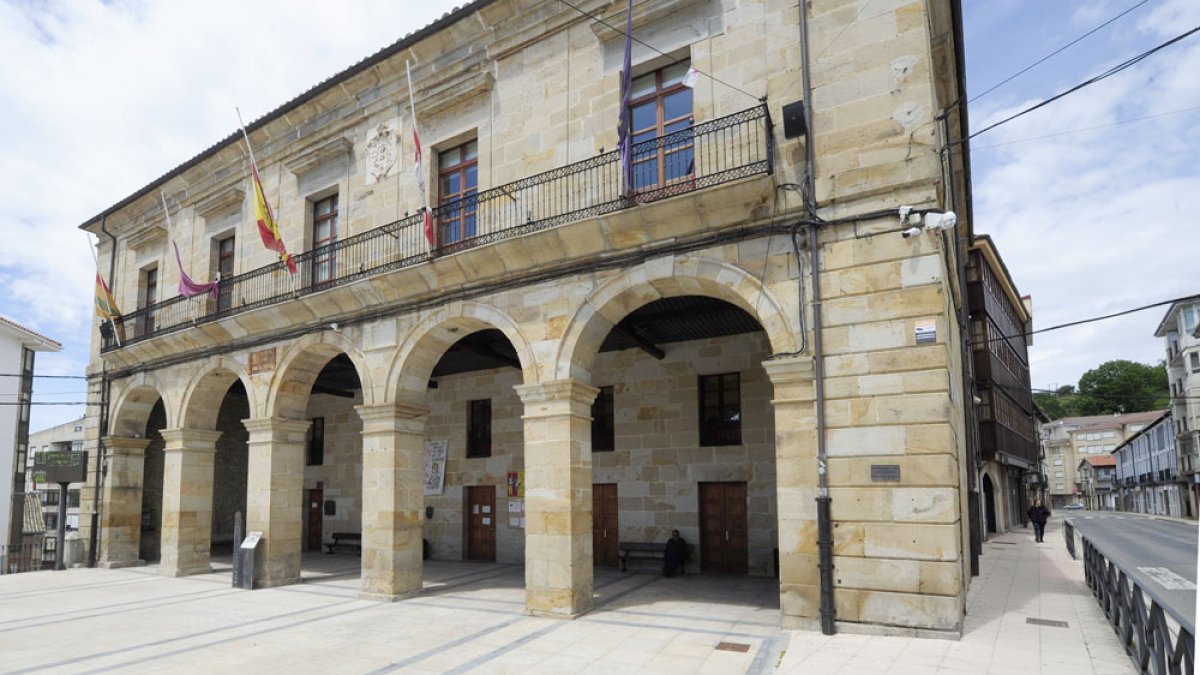 l Ayuntamient o de Espinosa acaba de aprobar su presupuesto para 2020 con un montante que rond a los 2,6 millones de euros. I. l. M.