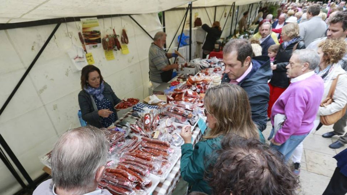 La Feria estuvo muy animada de público.-RAÚL G. OCHOA