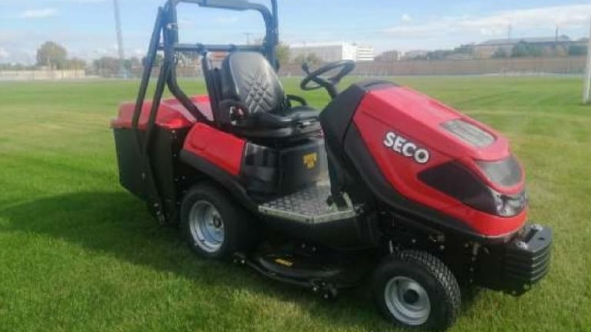 Imagen del tractor que ha comprado la Concejalía de Deportes de Aranda