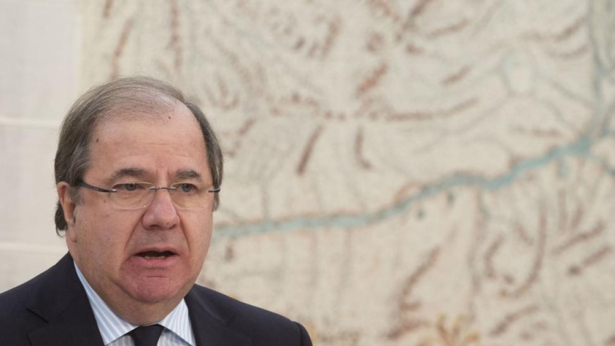 El presidente de la Junta, Juan Vicente Herrera, presenta el Proyecto de Ley de Presupuestos Generales de la Comunidad para 2016-Ical