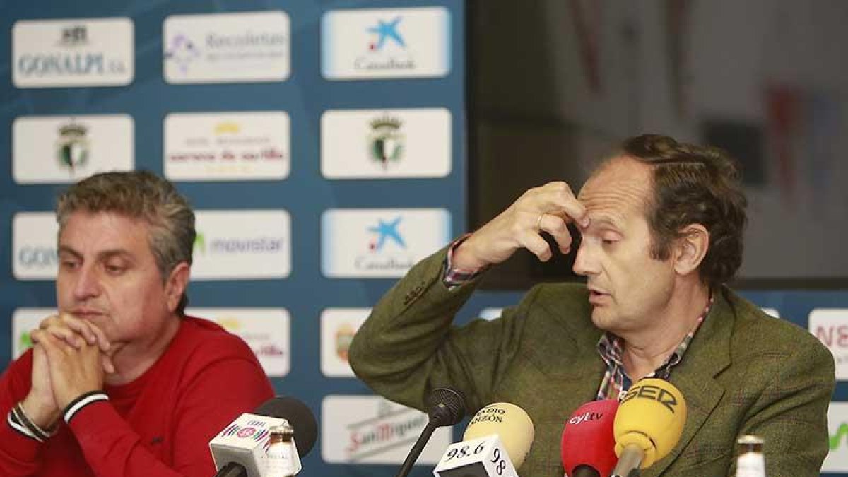 Los directivos Raúl Coca y Juan Carlos Barriocanal anunciaron ayer la convocatoria de una Asamblea-Raúl G. Ochoa