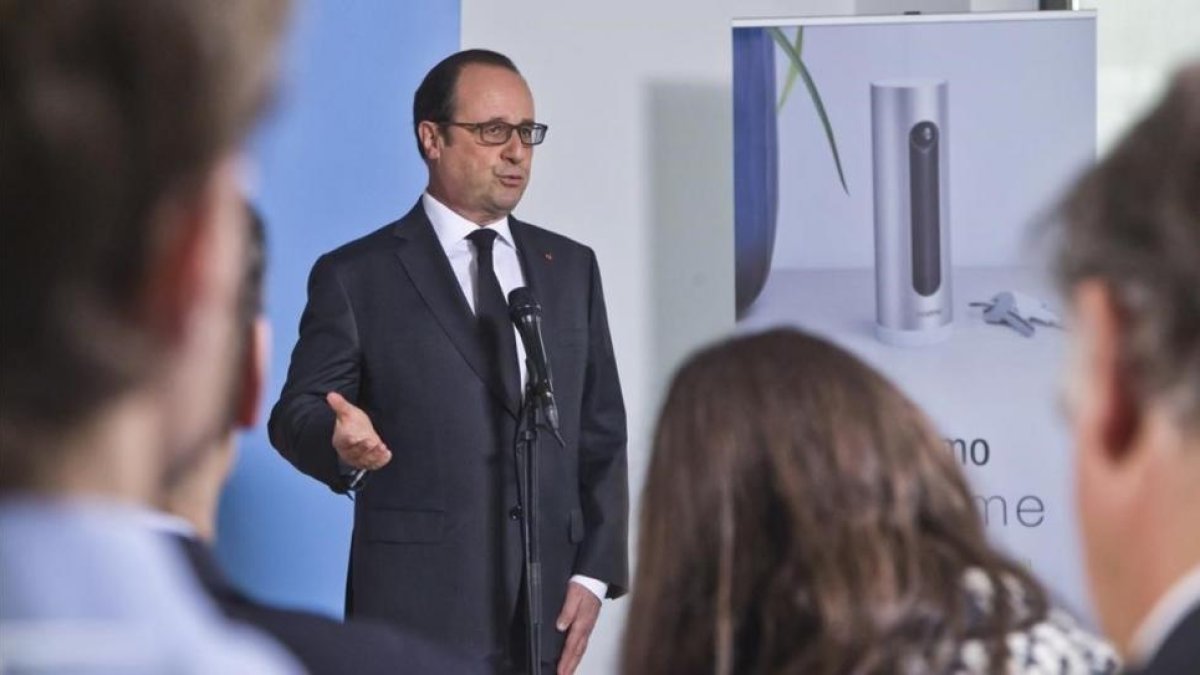 François Hollande en un acto oficial ayer cerca de París.-REUTERS / MICHEL EULER POOL