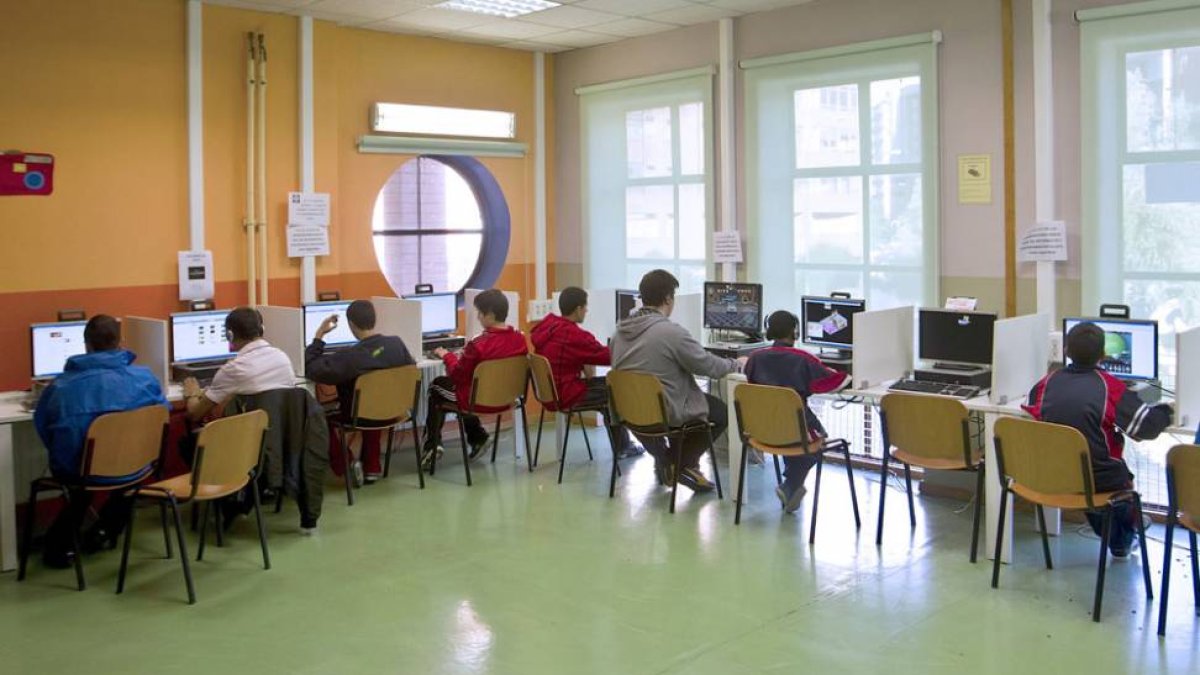 La sala de nuevas tecnologías del Espacio Joven es una de las más demandas.-SANTI OTERO