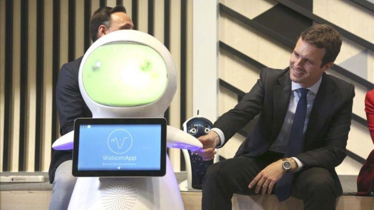 Pablo Casado, de visita en el Campus Google de Madrid.-DAVID CASTRO