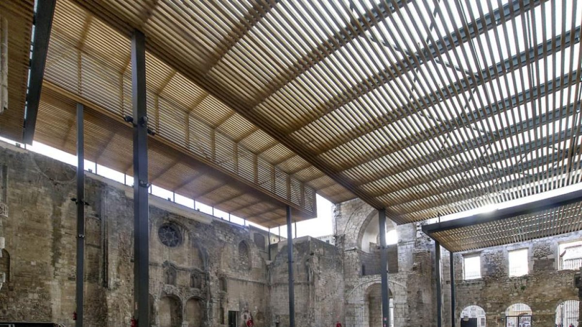 Interior del Monasterio de San Juan donde puede apreciarse la cubierta.-ISRAEL L. MURILLO