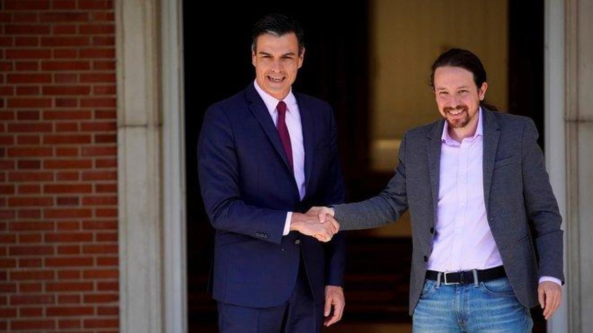 Pedro Sánchez se reúne con Pablo Iglesias de Unidas Podemos en la Moncloa.-