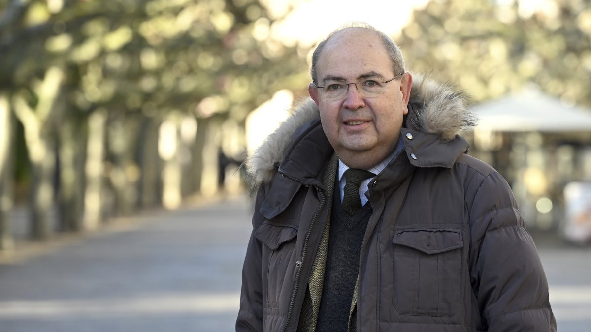 José Manuel López Gómez en el Paseo del Espolón. R. ORDÓÑEZ