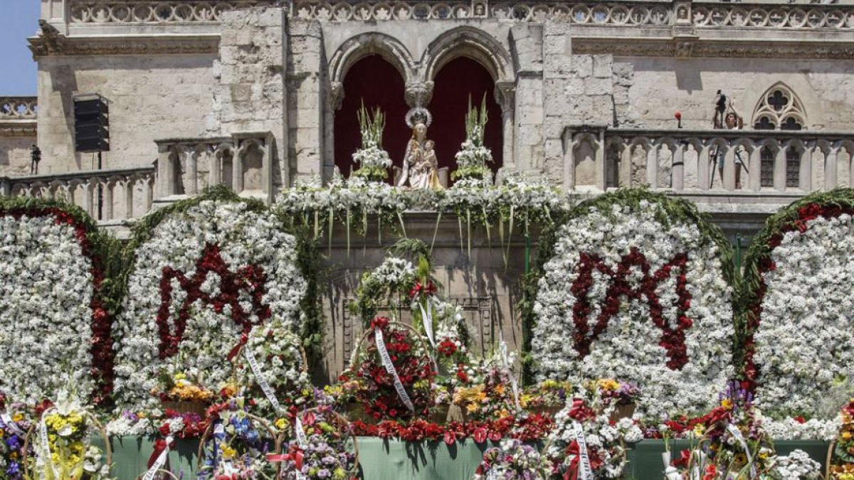 Santa María la Mayor recibirá las canciones y los piropos de los antiguos tunos por la noche.-Santi Otero