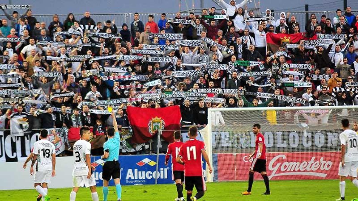 Un millar de aficionados blanquinegros se citaron en Anduva en el derbi de la primera vuelta-Jose Esteban Egurrola