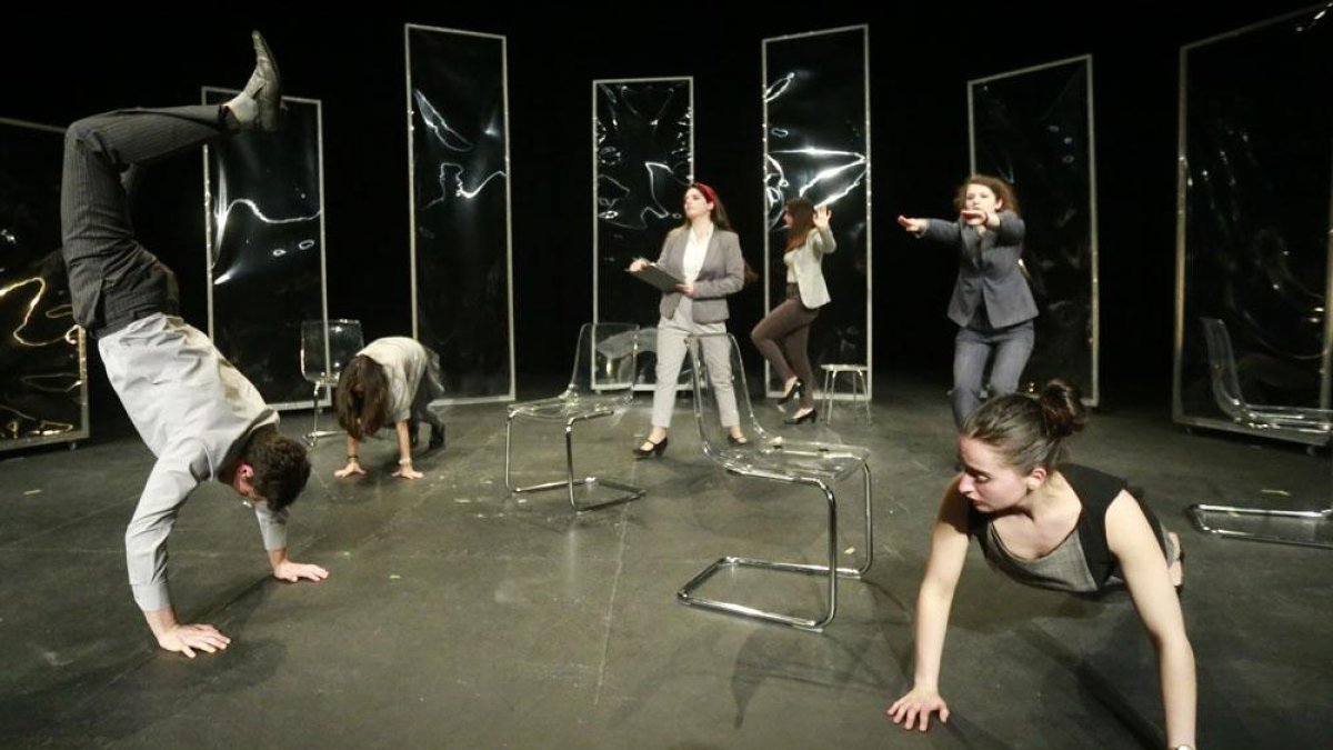 Obra de teatro representada por los alumnos de la Escuela Municipal de Arte Dramático.-RAÚL G. OCHOA