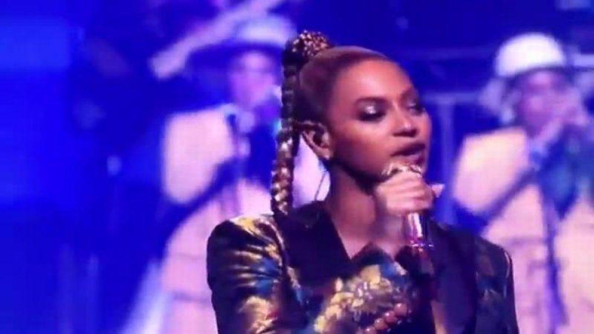 Beyoncé pide al público de su concierto en Nueva York que vaya a votar en las elecciones presidenciales.-EL PERIÓDICO