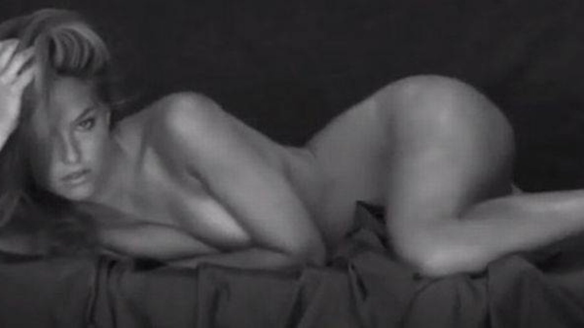 Bar Refaeli, en fotograma del vídeo que ha colgado en Instagram.-