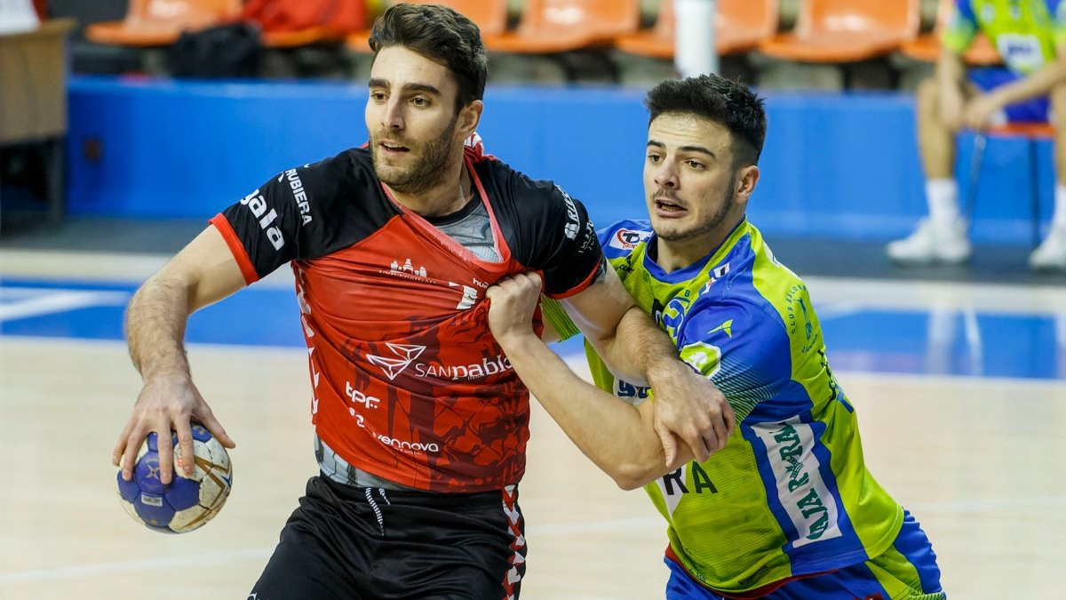 Dalmau Huix se escapa de un rival. SANTI OTERO