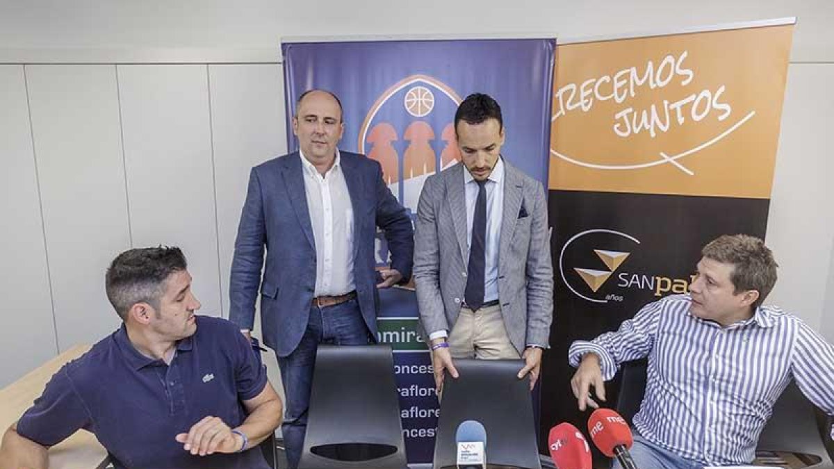 Albano Martínez, Miguel Ángel Segura, Félix Sancho y Nacho Martínez en la rueda de prensa de ayer-Santi Otero