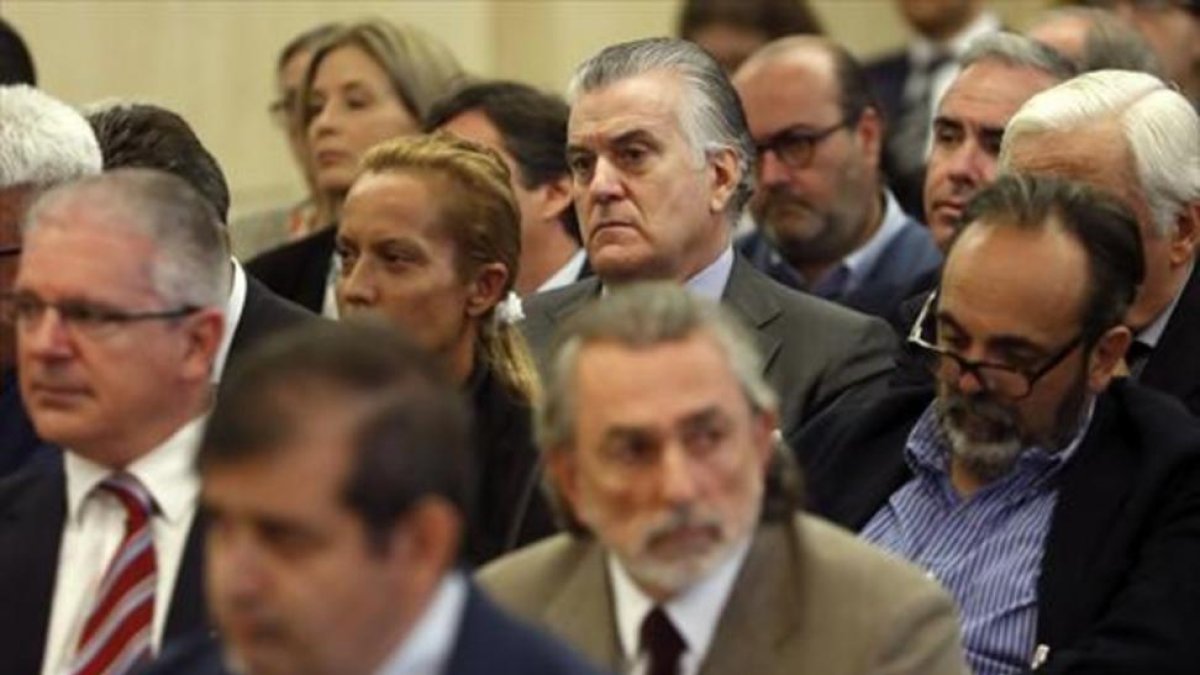 Acusados por la 'trama Gürtel' en el banquillo de los acusados.-EFE