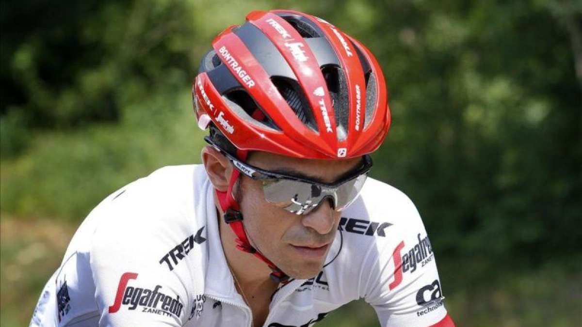 Alberto Contador, en acción, en este Tour.-EFE / GUILLAUME HORCAJUELO