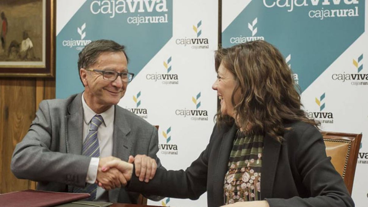 Garzón y Arroyo tras la firma del convenio.-SANTI OTERO