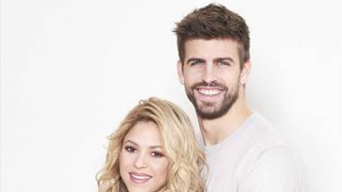 Shakira y Piqué, en la imagen que han distribuido para celebrar el 'baby shower'.-Foto: AGENCIAS