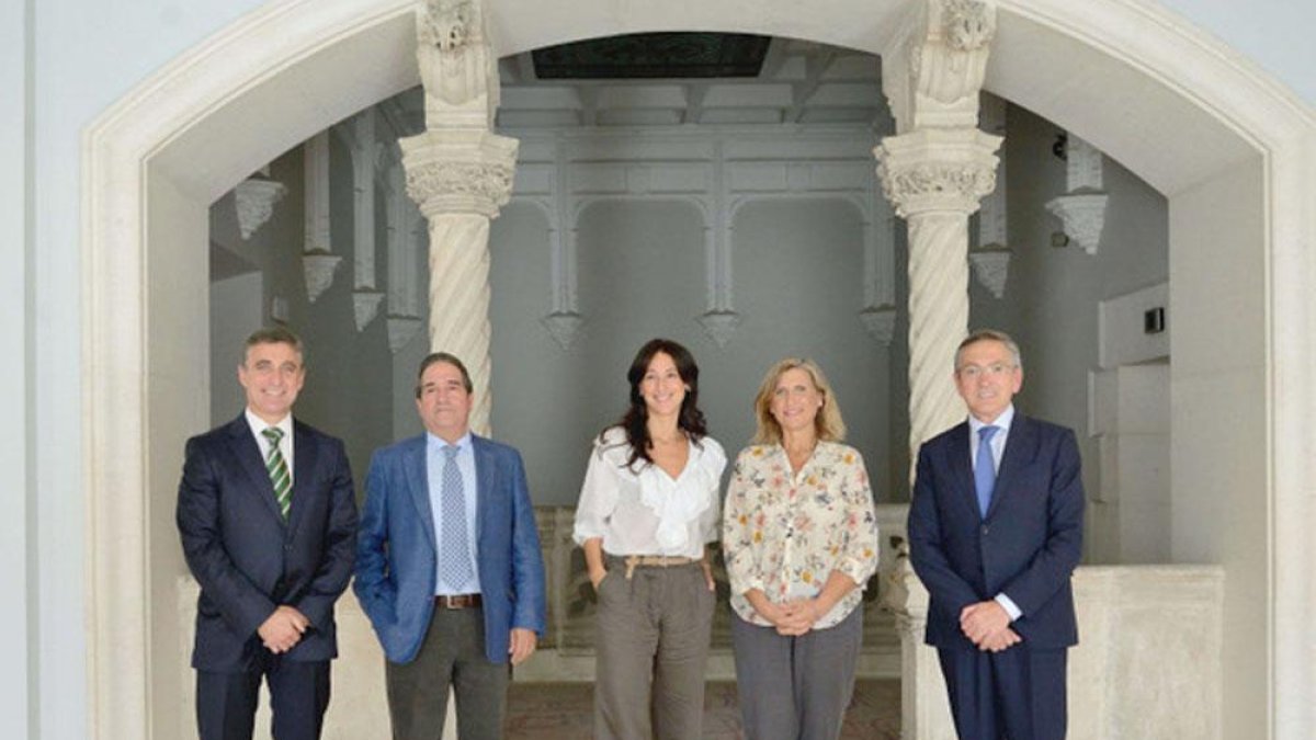 Rafael Barbero, Arturo Sagredo, Enma Antolín, Pilar Pascual y Ginés Clemente.-ECB